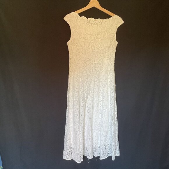 White Lace Sleeveless Long Dress With Scalloped Neckline & Side Zipper Closure - Picture 7 of 7
